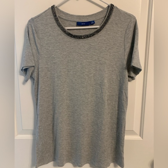Women’s Apt 9 Medium studded Gray Short sleeved shirt in size Medium P2P 19 - Picture 1 of 3